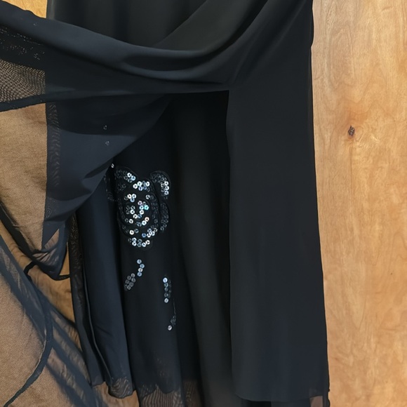 Black layered skirt with asymmetrical hem line and sequin detail - Picture 7 of 13